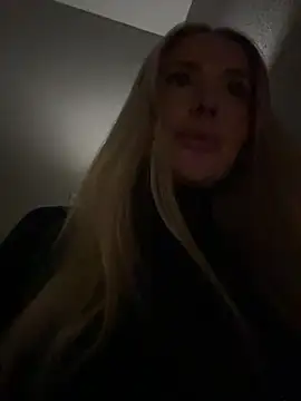 Snapshot of EmaSalis chatting on November 2025 07:30:02 PM EmaSalis online show from November 2025 07:30:02 PM