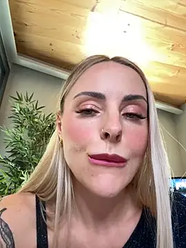 Snapshot of EmaSalis chatting on November 2025 12:49:01 PM EmaSalis online show from November 2025 12:49:01 PM