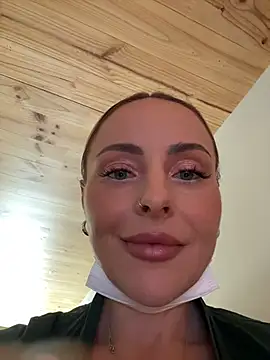 Snapshot of EmaSalis chatting on November 2025 01:25:02 PM EmaSalis online show from November 2025 01:25:02 PM