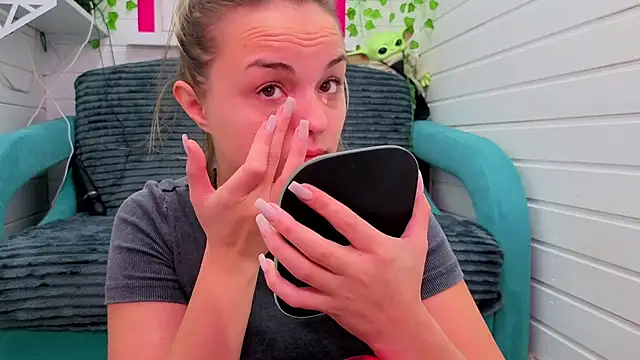 Misss Vikk online show from November 2025 06:16:02 AM