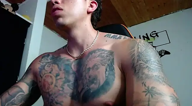 Snapshot of Adam_Hudsond chatting on December 2024 10:01:02 PM Adam Hudsond online show from December 2024 10:01:02 PM