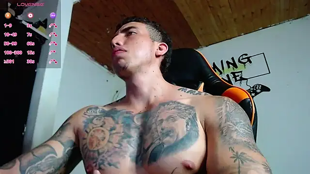 Snapshot of Adam_Hudsond chatting on December 2024 10:35:02 PM Adam Hudsond online show from December 2024 10:35:02 PM