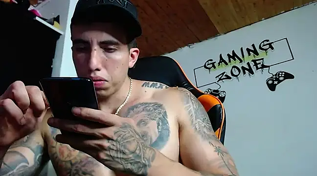 Snapshot of Adam_Hudsond chatting on December 2024 11:45:02 PM Adam Hudsond online show from December 2024 11:45:02 PM