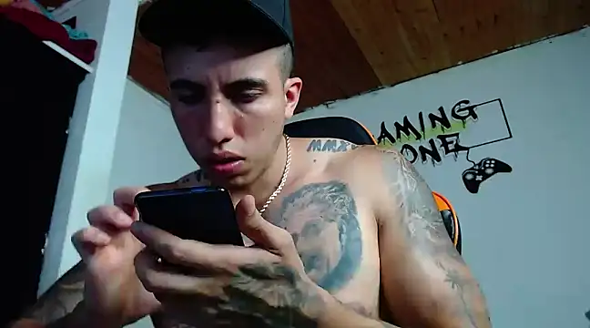 Snapshot of Adam_Hudsond chatting on January 2025 09:20:02 PM Adam Hudsond online show from January 2025 09:20:02 PM