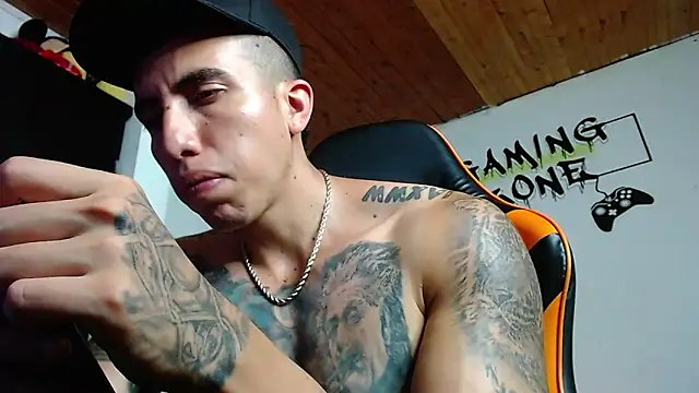 Snapshot of Adam_Hudsond chatting on January 2025 12:26:02 AM Adam Hudsond online show from January 2025 12:26:02 AM