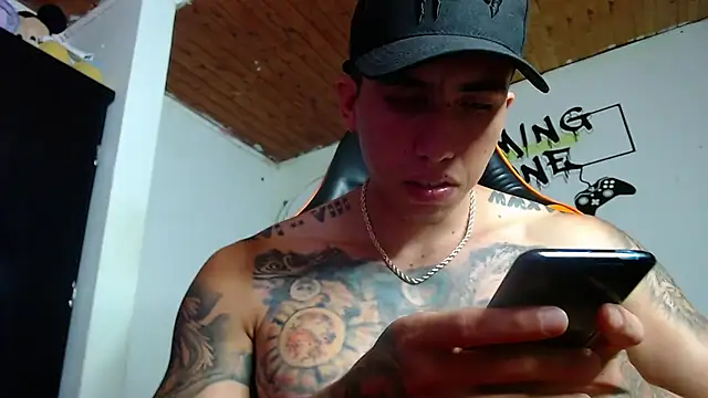 Snapshot of Adam_Hudsond chatting on February 2025 03:42:02 PM Adam Hudsond online show from February 2025 03:42:02 PM