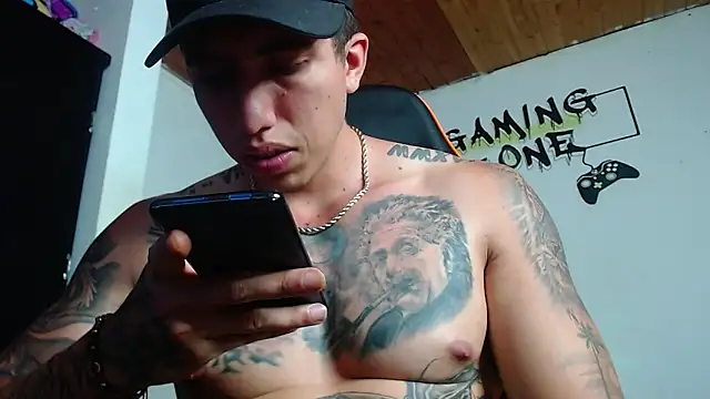 Snapshot of Adam_Hudsond chatting on March 2025 10:05:02 PM Adam Hudsond online show from March 2025 10:05:02 PM