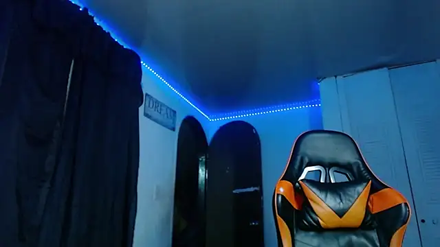 Snapshot of Adam_Hudsond chatting on October 2025 03:48:01 AM Adam Hudsond online show from October 2025 03:48:01 AM