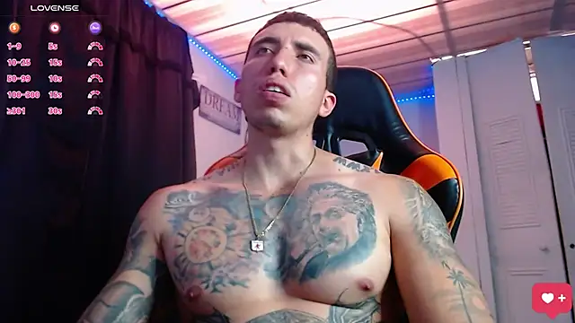 Snapshot of Adam_Hudsond chatting on November 2025 04:31:02 PM Adam Hudsond online show from November 2025 04:31:02 PM