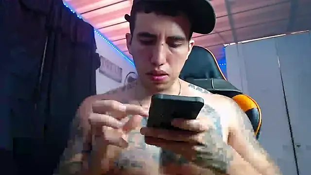 Snapshot of Adam_Hudsond chatting on November 2025 01:56:02 PM Adam Hudsond online show from November 2025 01:56:02 PM