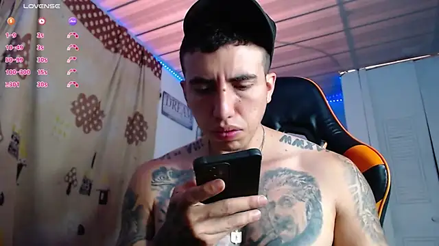 Snapshot of Adam_Hudsond chatting on November 2025 02:39:01 PM Adam Hudsond online show from November 2025 02:39:01 PM