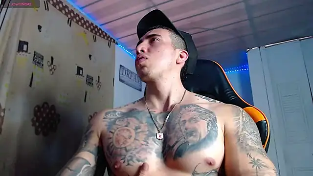 Snapshot of Adam_Hudsond chatting on November 2025 02:17:01 PM Adam Hudsond online show from November 2025 02:17:01 PM