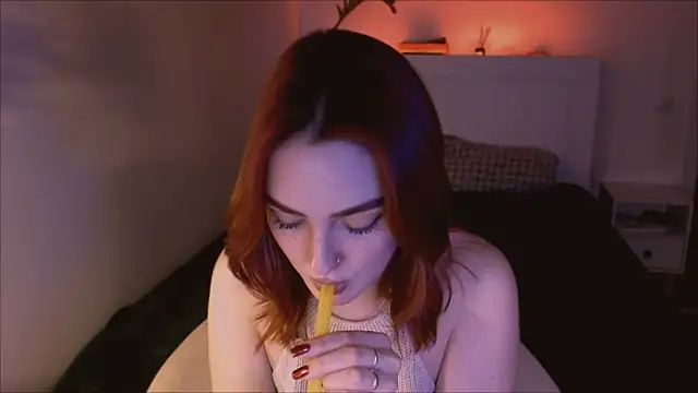 Snapshot of LilyFarey chatting on December 2024 07:16:01 PM LilyFarey online show from December 2024 07:16:01 PM