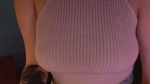 Snapshot of LilyFarey chatting on December 2024 03:58:01 PM LilyFarey online show from December 2024 03:58:01 PM