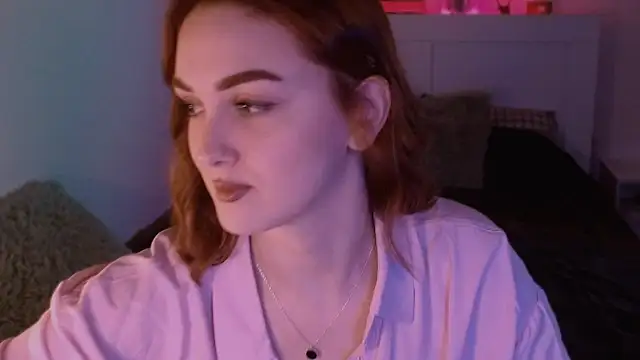 Snapshot of LilyFarey chatting on December 2024 06:01:02 PM LilyFarey online show from December 2024 06:01:02 PM