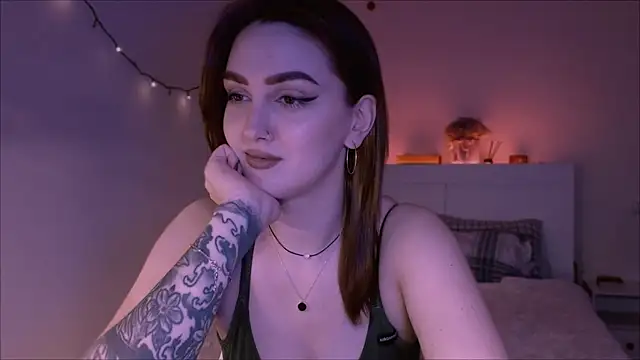 Snapshot of LilyFarey chatting on January 2025 06:10:01 PM LilyFarey online show from January 2025 06:10:01 PM