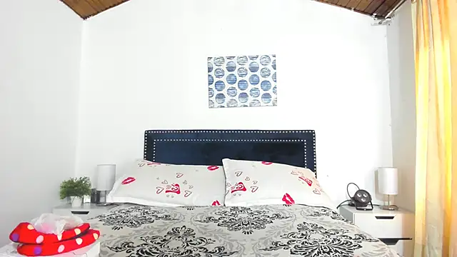 Snapshot of ZulyMichels chatting on March 2025 12:39:01 PM ZulyMichels online show from March 2025 12:39:01 PM