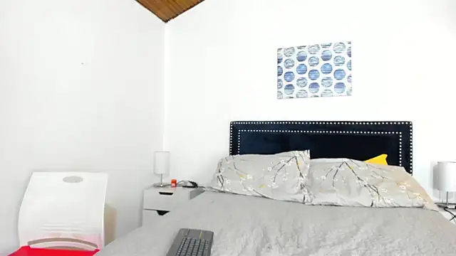 Snapshot of ZulyMichels chatting on October 2025 12:14:01 PM ZulyMichels online show from October 2025 12:14:01 PM