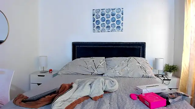 Snapshot of ZulyMichels chatting on October 2025 12:38:02 PM ZulyMichels online show from October 2025 12:38:02 PM