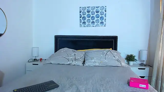 Snapshot of ZulyMichels chatting on October 2025 12:34:02 PM ZulyMichels online show from October 2025 12:34:02 PM