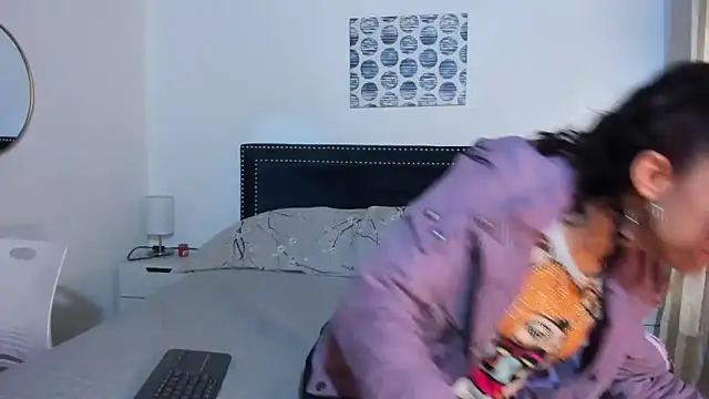 Snapshot of ZulyMichels chatting on November 2025 12:28:01 PM ZulyMichels online show from November 2025 12:28:01 PM