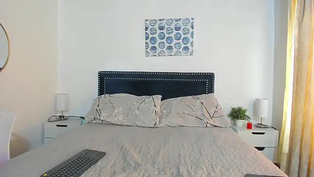 Snapshot of ZulyMichels chatting on December 2025 12:43:02 PM ZulyMichels online show from December 2025 12:43:02 PM