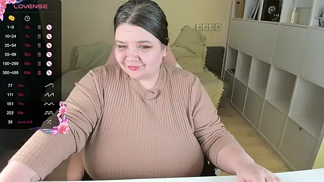 PlumPie online show from December 2025 12:05:01 AM