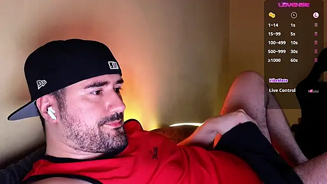 Snapshot of DominantTheo chatting on December 2024 04:04:01 AM DominantTheo online show from December 2024 04:04:01 AM