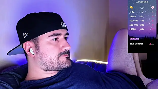 Snapshot of DominantTheo chatting on January 2025 03:01:02 AM DominantTheo online show from January 2025 03:01:02 AM