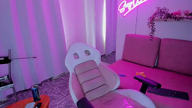 Snapshot of Adele_LatinLady chatting on February 2025 08:15:02 PM Adele LatinLady online show from February 2025 08:15:02 PM