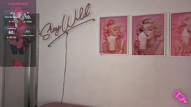 Snapshot of Adele_LatinLady chatting on November 2025 09:37:01 PM Adele LatinLady online show from November 2025 09:37:01 PM