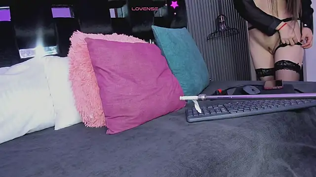 levana1 online show from November 2025 09:24:02 PM