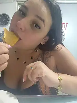 Snapshot of LizzRouse chatting on October 2025 12:15:01 PM LizzRouse online show from October 2025 12:15:01 PM