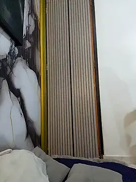 Snapshot of LizzRouse chatting on October 2025 01:24:02 PM LizzRouse online show from October 2025 01:24:02 PM