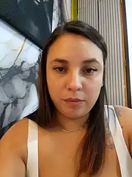 Snapshot of LizzRouse chatting on October 2025 09:37:01 PM LizzRouse online show from October 2025 09:37:01 PM