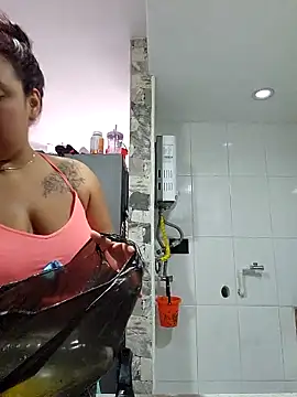 Snapshot of LizzRouse chatting on November 2025 01:11:01 PM LizzRouse online show from November 2025 01:11:01 PM