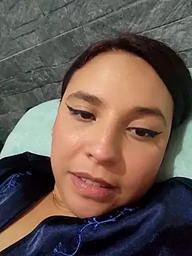 Snapshot of LizzRouse chatting on November 2025 01:17:01 AM LizzRouse online show from November 2025 01:17:01 AM