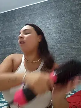 Snapshot of LizzRouse chatting on December 2025 05:06:02 PM LizzRouse online show from December 2025 05:06:02 PM