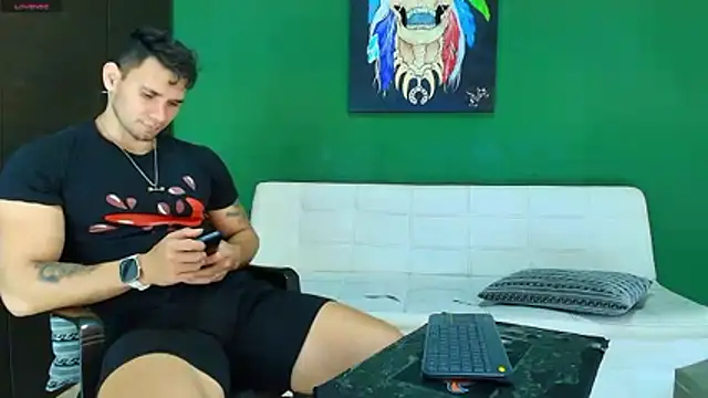 Snapshot of GendersonFit chatting on November 2025 11:51:01 PM GendersonFit online show from November 2025 11:51:01 PM