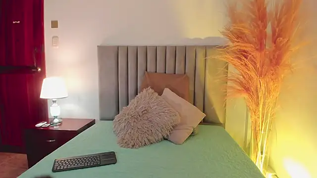 Amber  Davis online show from December 2024 12:43:02 AM