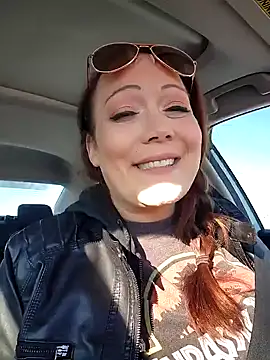 Snapshot of BBWQUEENBEEE chatting on January 2025 06:16:02 PM BBWQUEENBEEE online show from January 2025 06:16:02 PM