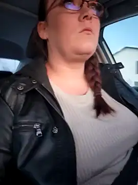 Snapshot of BBWQUEENBEEE chatting on February 2025 02:12:01 PM BBWQUEENBEEE online show from February 2025 02:12:01 PM