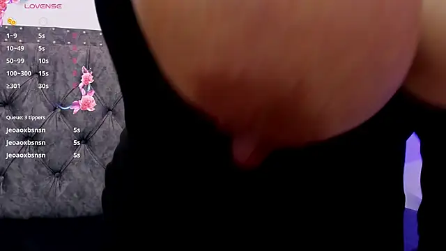 Snapshot of Dounia_nagi chatting on January 2025 01:41:02 PM Dounia nagi online show from January 2025 01:41:02 PM