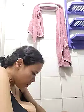 Snapshot of Dounia_nagi chatting on February 2025 09:25:02 PM Dounia nagi online show from February 2025 09:25:02 PM