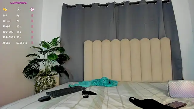 Snapshot of Dounia_nagi chatting on October 2025 02:26:01 AM Dounia nagi online show from October 2025 02:26:01 AM