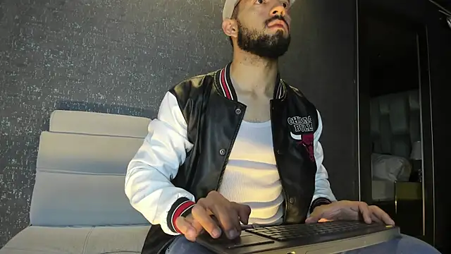 Snapshot of MarkWalker__ chatting on November 2025 11:16:02 AM MarkWalker online show from November 2025 11:16:02 AM