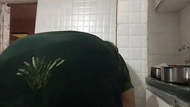 Snapshot of Riyasingh9 chatting on December 2024 05:04:02 AM Riyasingh9 online show from December 2024 05:04:02 AM