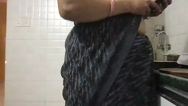 Snapshot of Riyasingh9 chatting on January 2025 04:03:01 AM Riyasingh9 online show from January 2025 04:03:01 AM