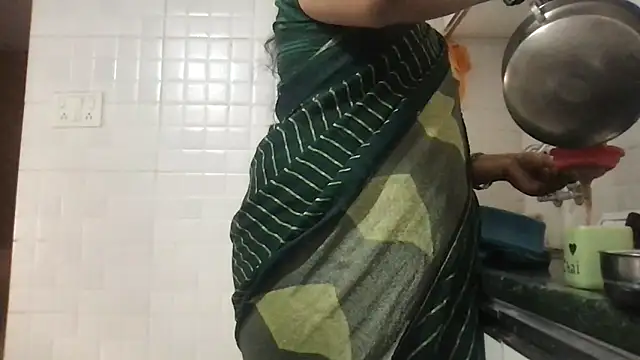 Snapshot of Riyasingh9 chatting on February 2025 03:21:02 AM Riyasingh9 online show from February 2025 03:21:02 AM