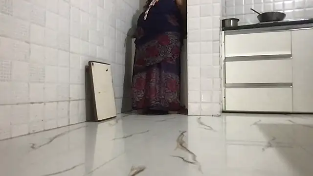 Snapshot of Riyasingh9 chatting on September 2025 03:33:02 AM Riyasingh9 online show from September 2025 03:33:02 AM